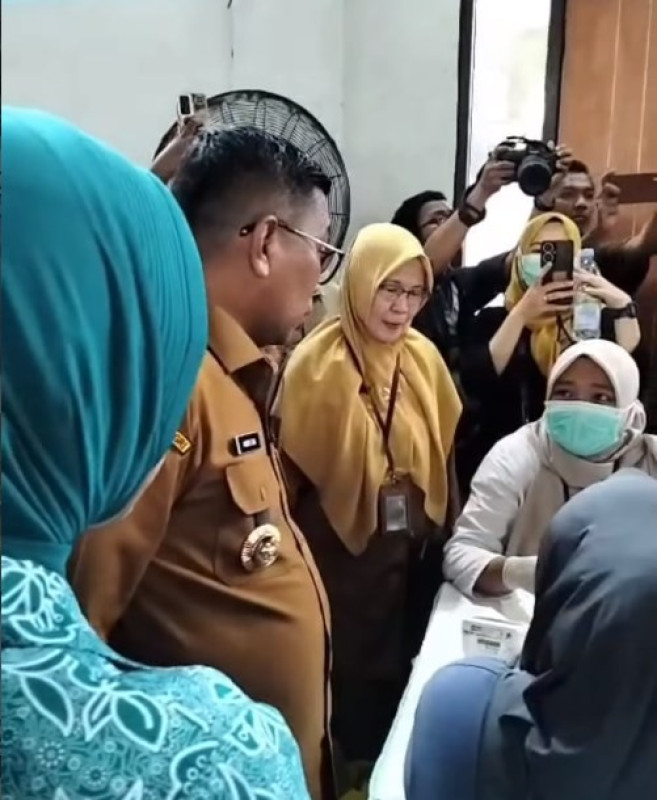 Tinjauan Gubernur Banten Pada Cek Kesehatan Gratis di GSG Pondok Aren Tangerang Selatan